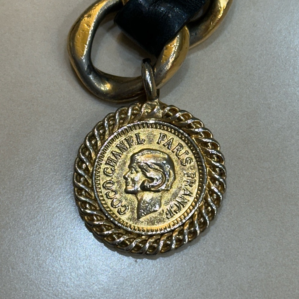 Chanel Belt - ICONIC Vintage Black Leather and Gold Chain - Picture 8 of 8